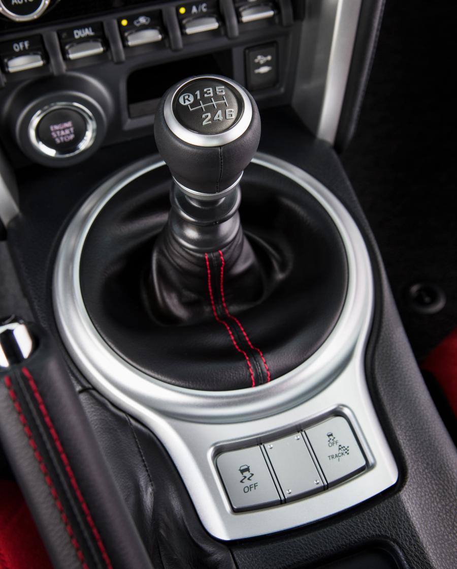 Детали интерьера Toyota GT 86 TRD Special Edition 2018 года  (NA) (фото 39 из 40)